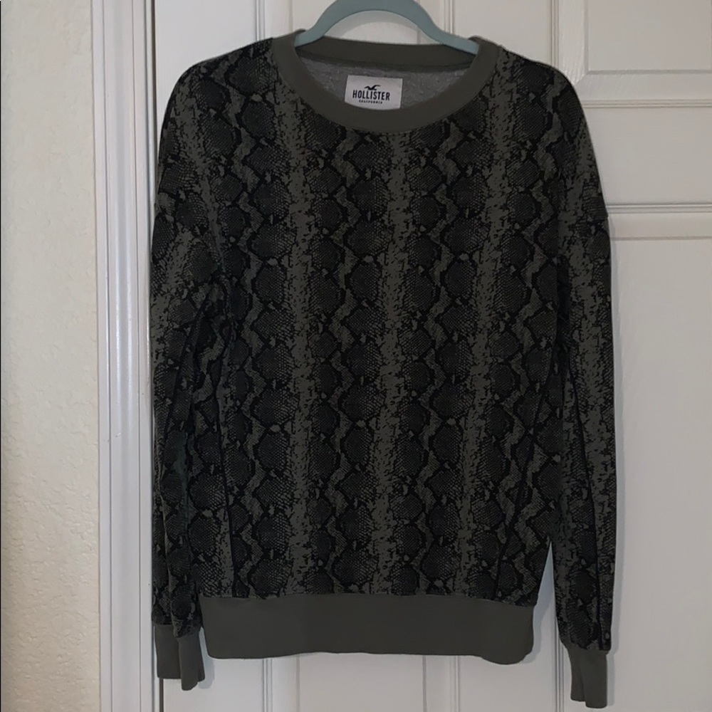 HOLLISTER pullover sweatshirt